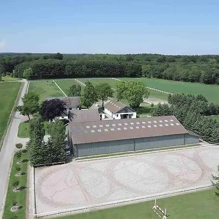 Hus Pa 100 M2 Ved Skov *